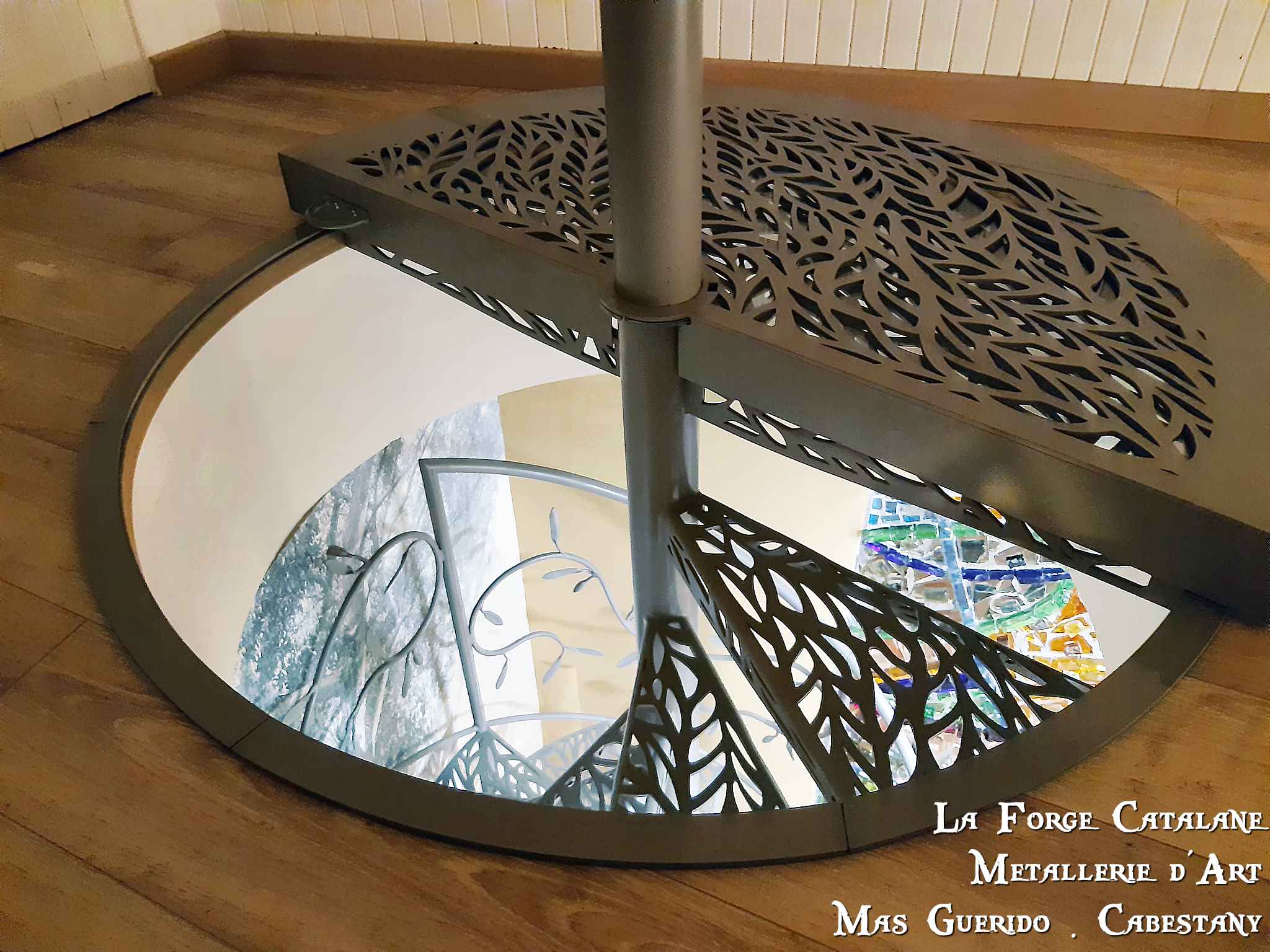 escalier decoupe laser vegetale arrivee escalier colimacon forge catalane.jpg